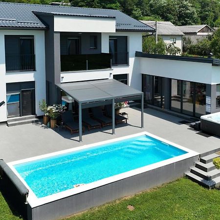 Villa Biser Gacke Sinac Eksteriør billede